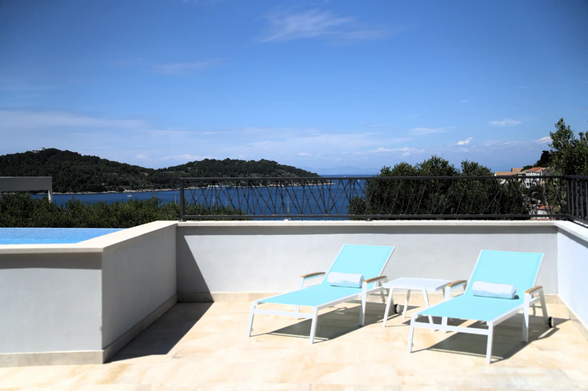 Pool und Ausblick, Blue Villas, Insel Vis