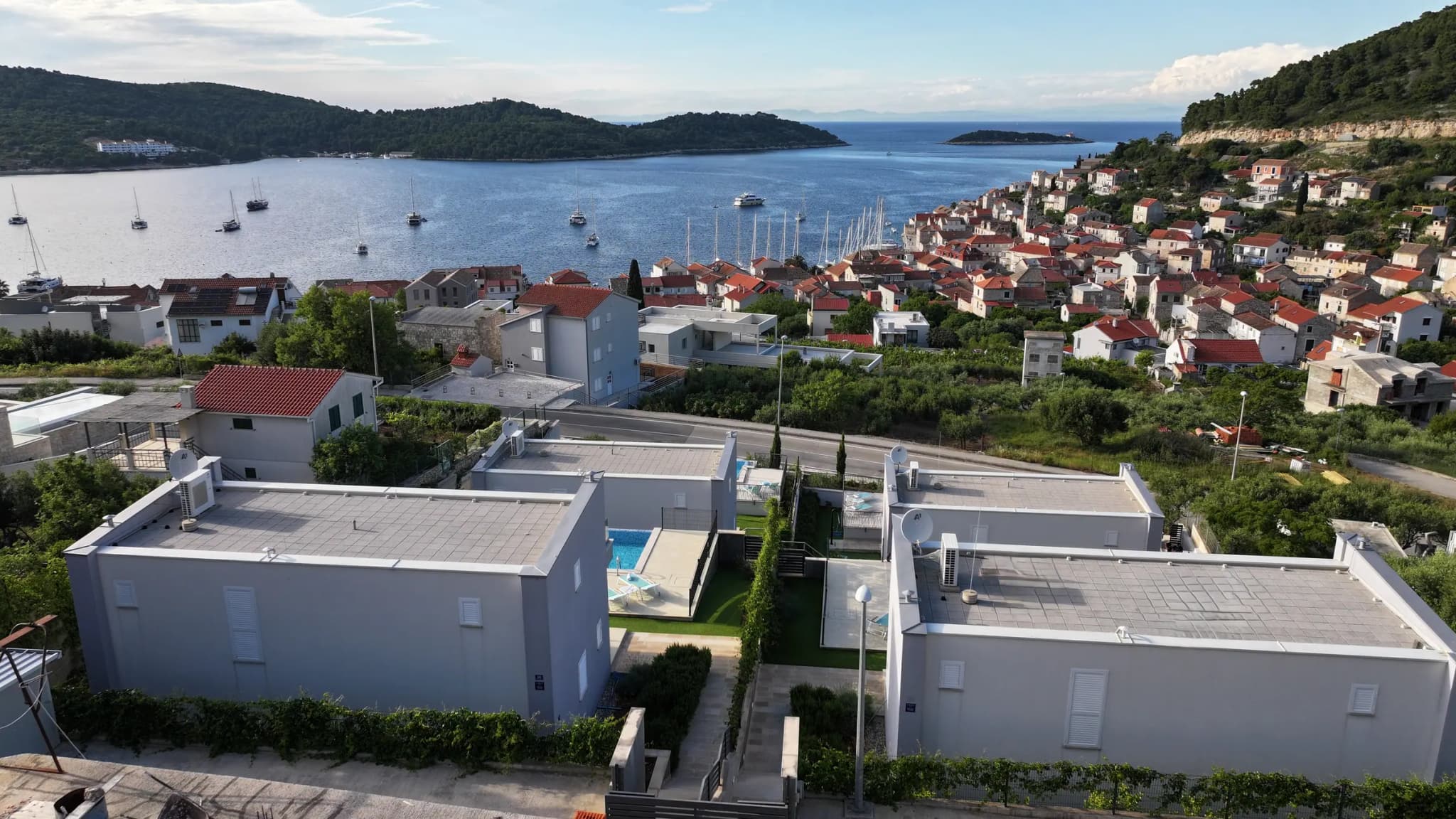 Aus der Luft, Blue Villas, Insel Vis